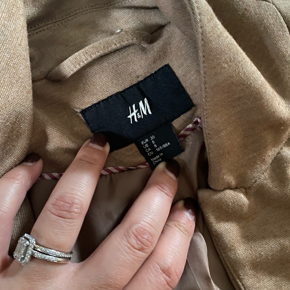 H&M Blazer in versatile shade of camel